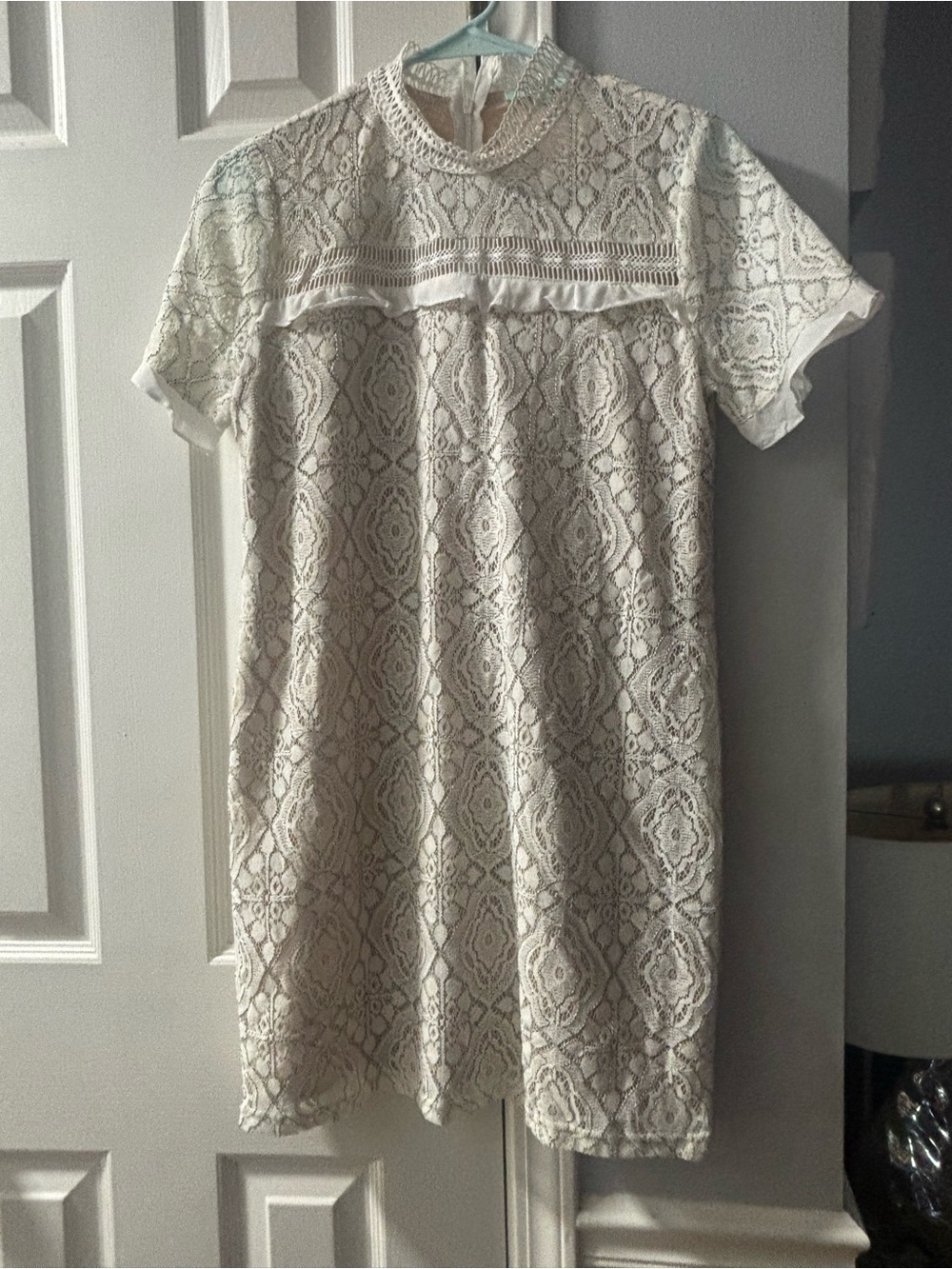 Karlie size small Lace High-Neck Short Sleeve Dress - Ivory